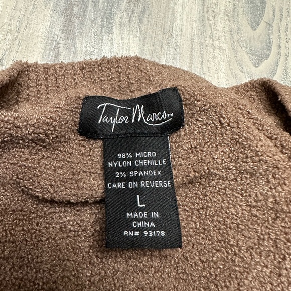 Taylor Marcs Soft Brown Sweater Size Large. Sweater is Very Soft and Comfortable - Picture 6 of 8